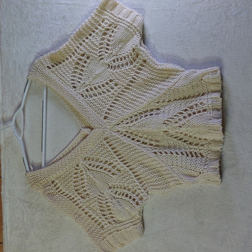 Old Navy Women's Cream Knit V-Neck Short Sleeve Top